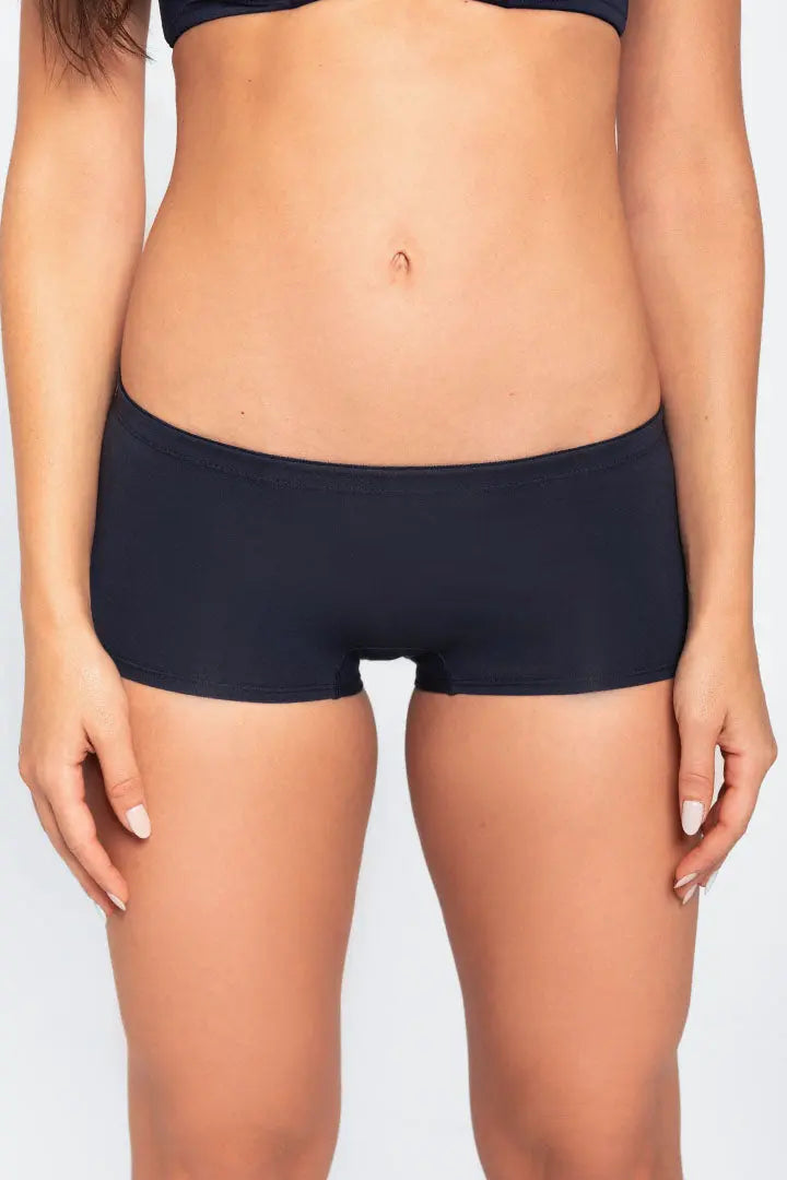 Panty cachetero en algodón con cubrimiento medio – Diane & Geordi colro azul oscuro plan ocerrado