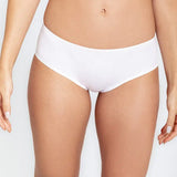 Panty hipster de algodón peinado con ajuste cómodo, color blanco detalle plano cerrado 