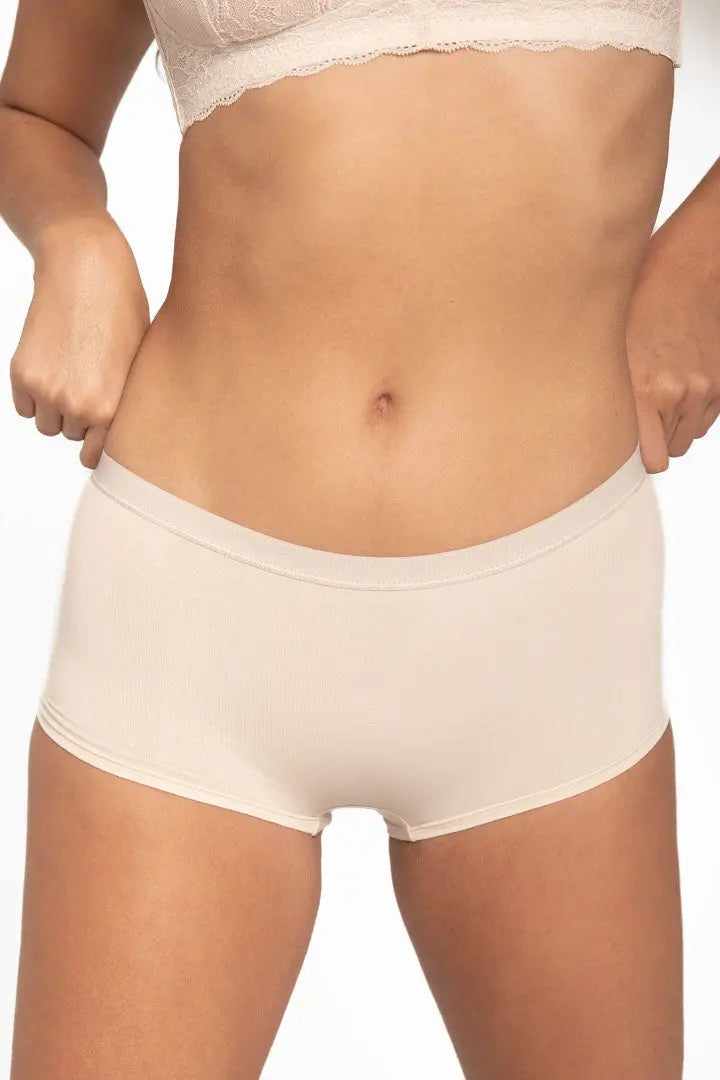 Panty bóxer Diane & Geordi Ref. 6590 con alto cubrimiento, color piel de frente plano cerrado 