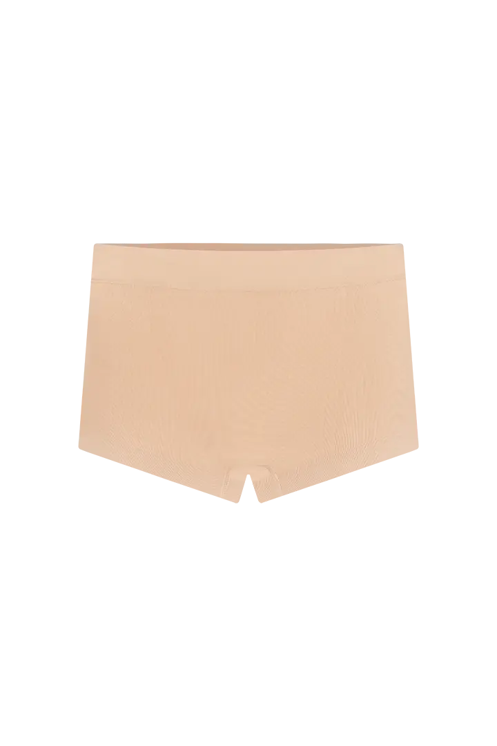 Panty bóxer seamless unicolor con control suave y cobertura extendida – Diane & Geordi, color piel royal, fondo transparente