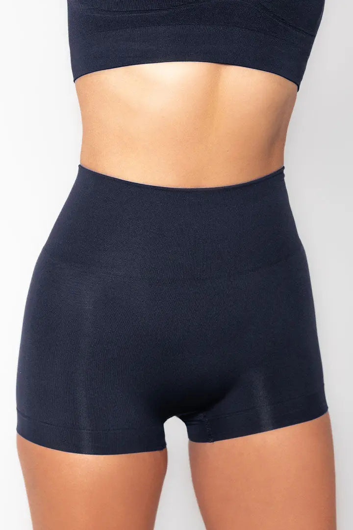 Panty sin costuras con cubrimiento total y refuerzo en algodón – Diane & Geordi, color azul oscuro, plano cerrado frontal