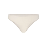 Ropa interior tipo tanga con diseño anatómico – Diane & Geordi, color piel fondo transparente 