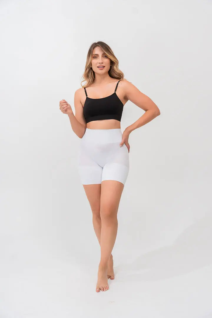 Panty seamless invisible tipo biker con tiro alto. color blanco