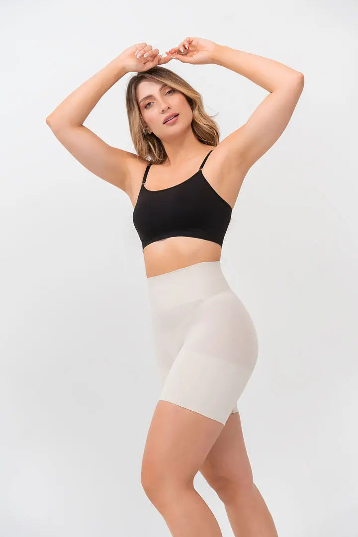Panty seamless invisible tipo biker con tiro alto color blanco 