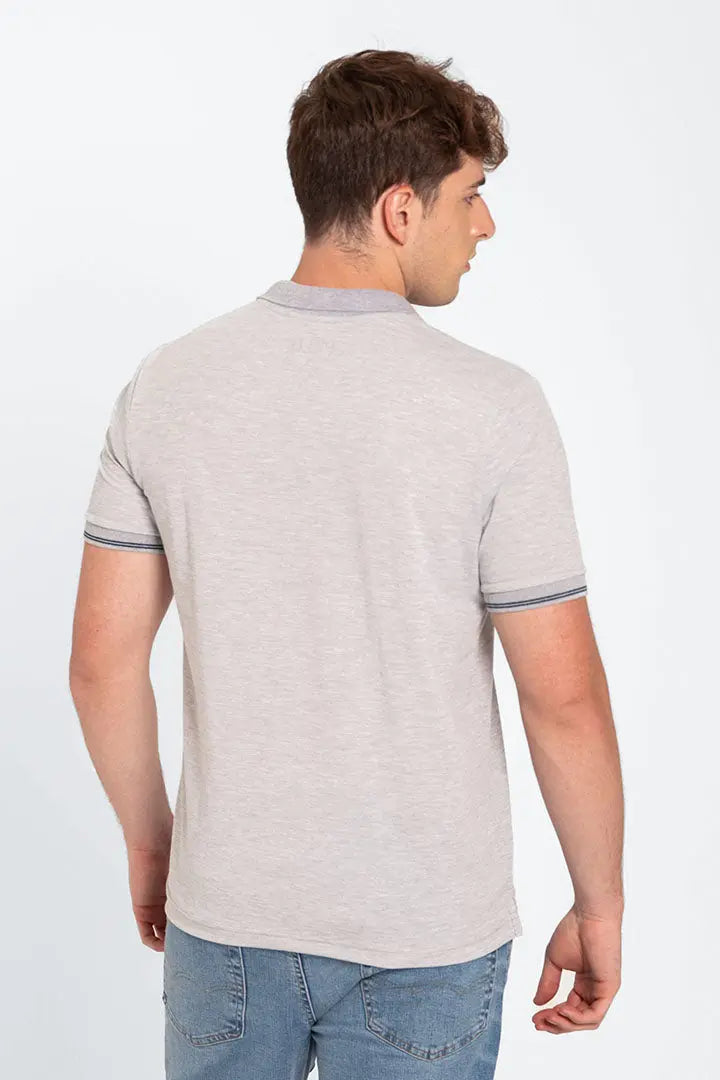 Polo pique premium con silueta regular diseñado en Colombia. Colro gris claro