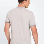 Polo pique premium con silueta regular diseñado en Colombia. Colro gris claro