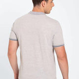 Polo pique premium con silueta regular diseñado en Colombia. Colro gris claro