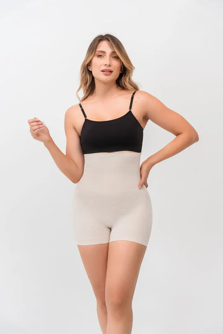 Short invisible tiro extra alto levanta cola con control suave. Color blanco 