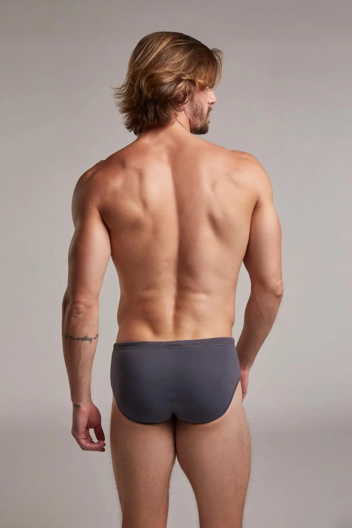 Tanga (2214) Diane & Geordi Colombia