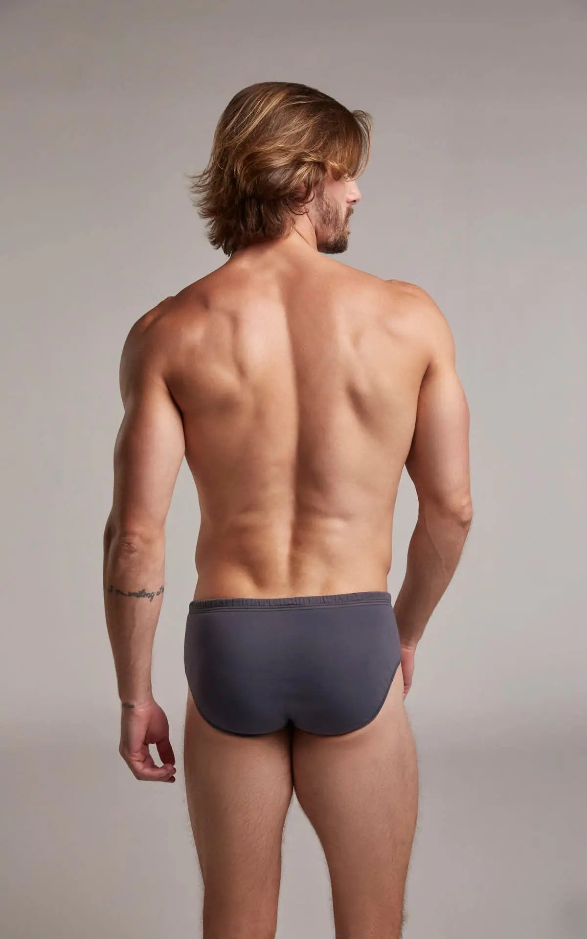 Tanga (2214) Diane & Geordi Colombia