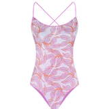 Modelo usando vestido de baño enterizo doble faz con pierna alta y panty tipo tanga. estilo estampado de flores 