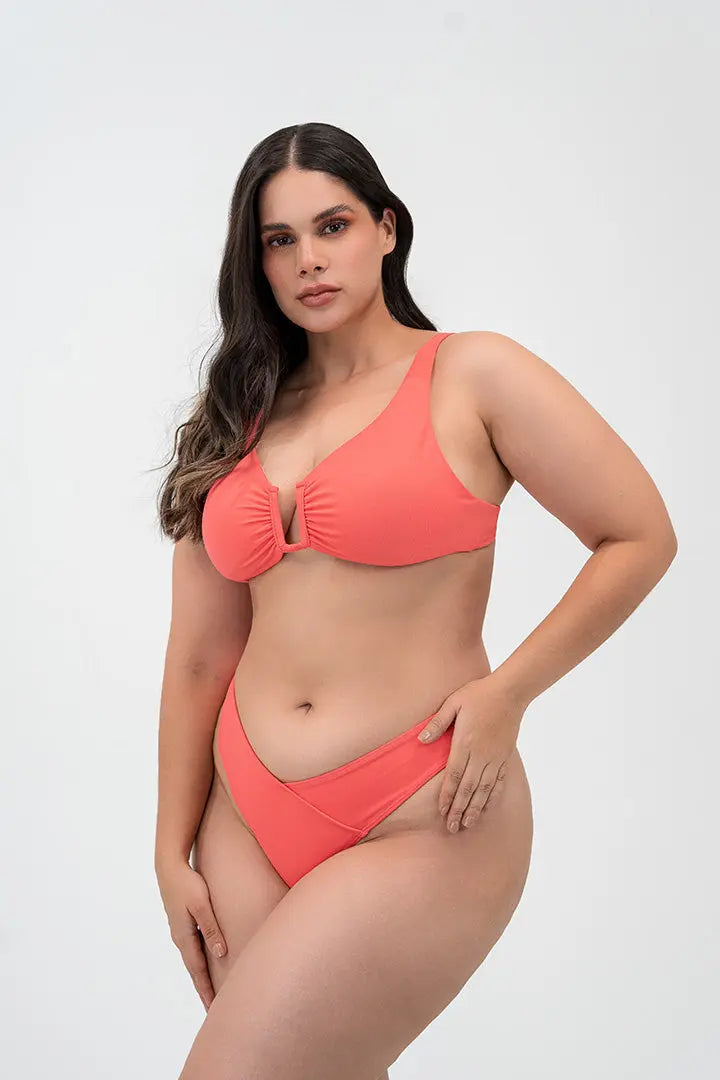 Vestido de baño 2 piezas con panty tipo tanga de cubrimiento alto – Diane & Geordi - color coral