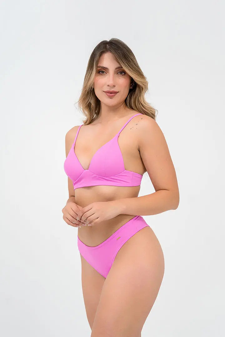 Vestido de baño de 2 piezas para mujer con panty cachetero Diane & Geordi, color rosado de frente 