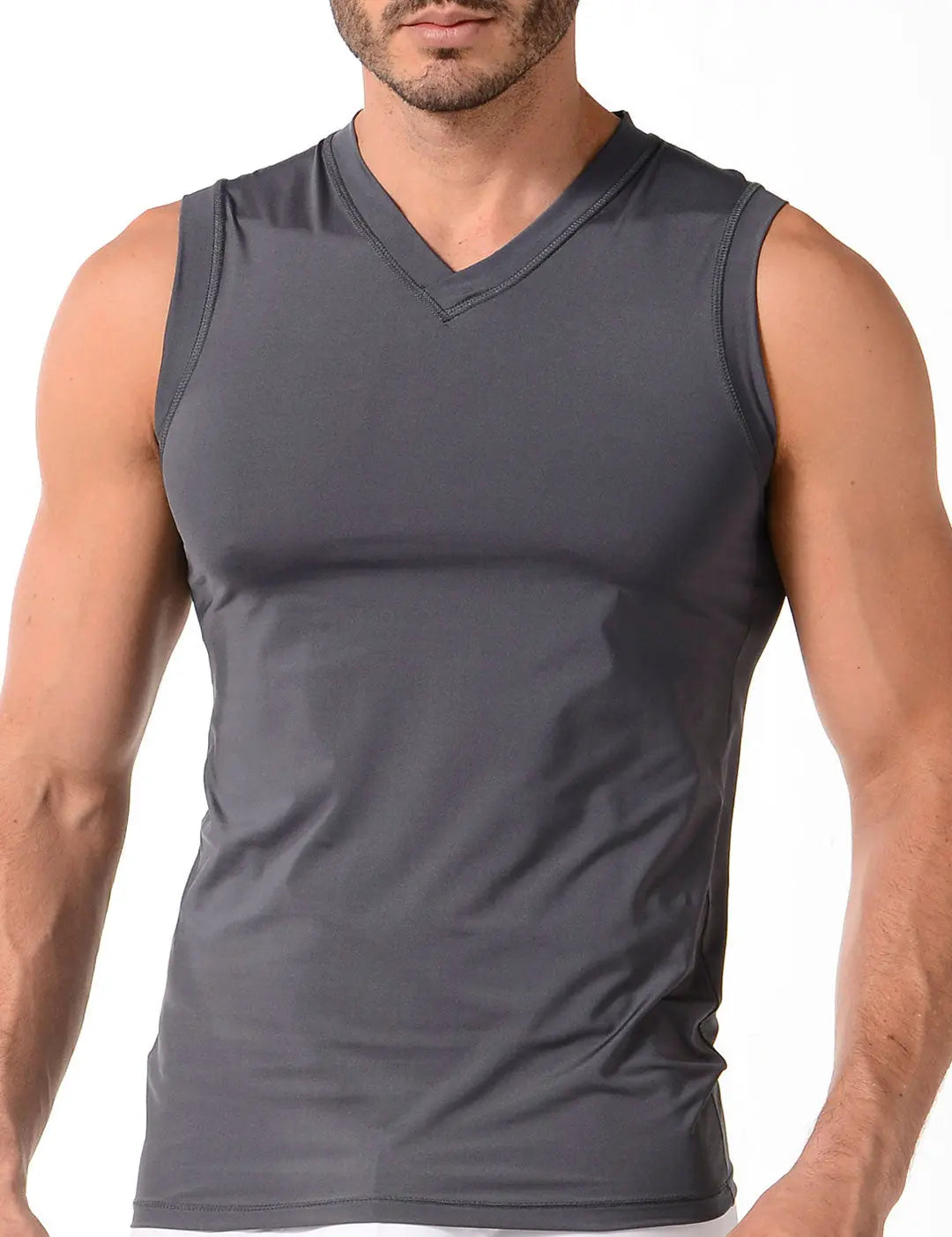 Camiseta cuello V sin mangas hombre. Color gris