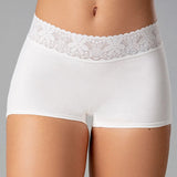 Panty alto con encaje y control en abdomen – Diane & Geordi color blanco de frente detalle