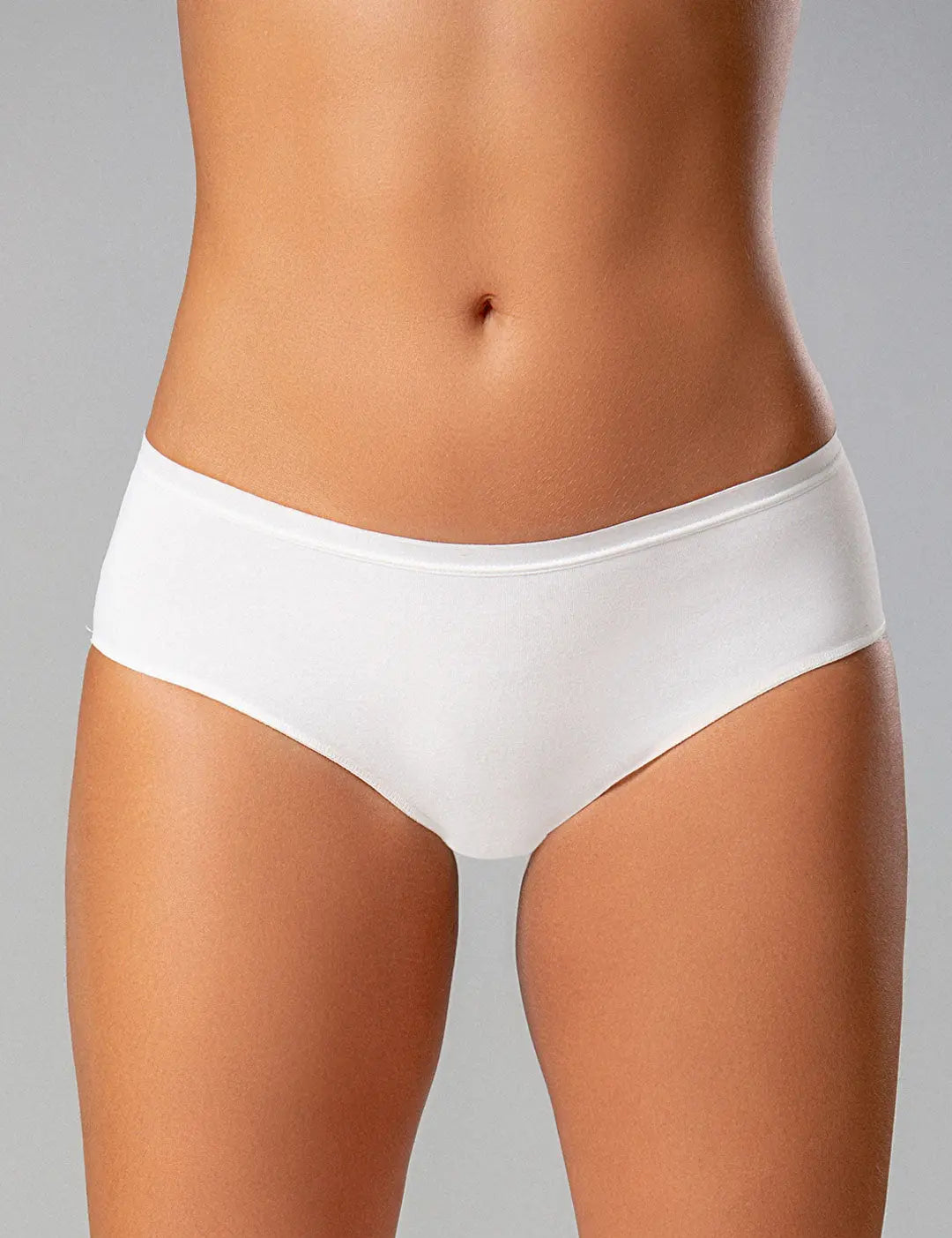 Panty tipo cachetero en algodón premium – Diane & Geordi color blanco plano cerrado