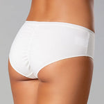 Panty tipo cachetero en algodón premium – Diane & Geordi color blanco de espalda 