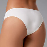 Panty tanga con franjas de control frontal y ajuste suave – Diane & Geordi, color blanco de espalda plano cerrado
